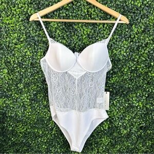 Haute Monde White Lace Bodysuit nwt‎